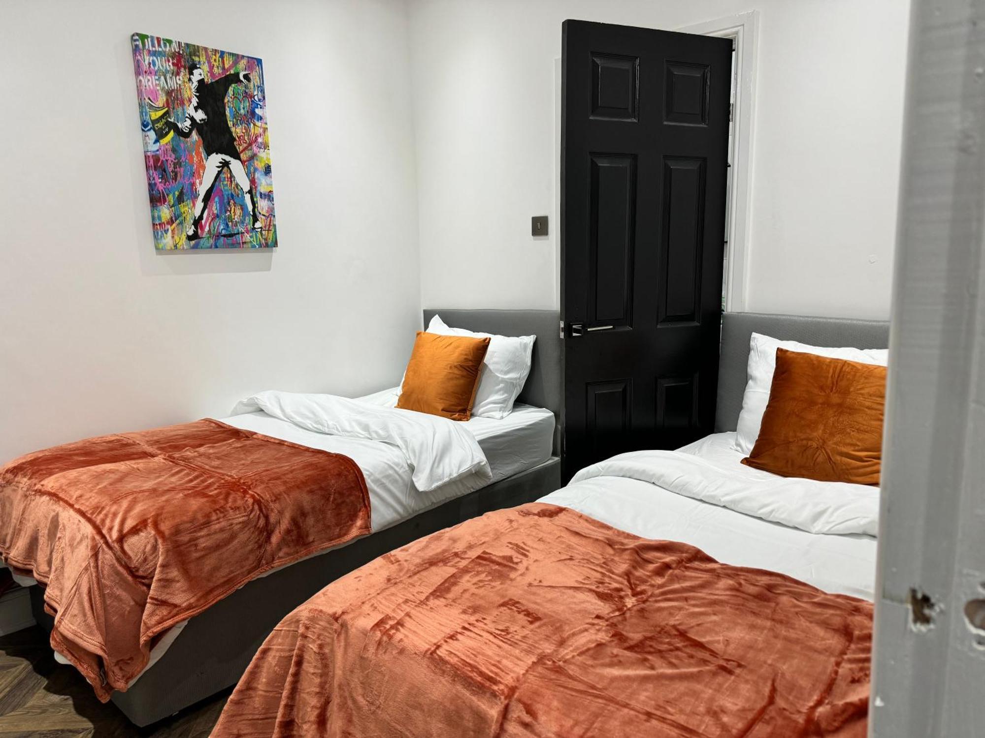 4 Bed 4 Bath House With Free Parking, 5 Mins To Lfc And 15 Mins To City Centre Liverpool Exterior foto